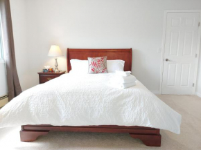 Tranquil Retreat Spacious 2-Bedroom on a Serene Acreage